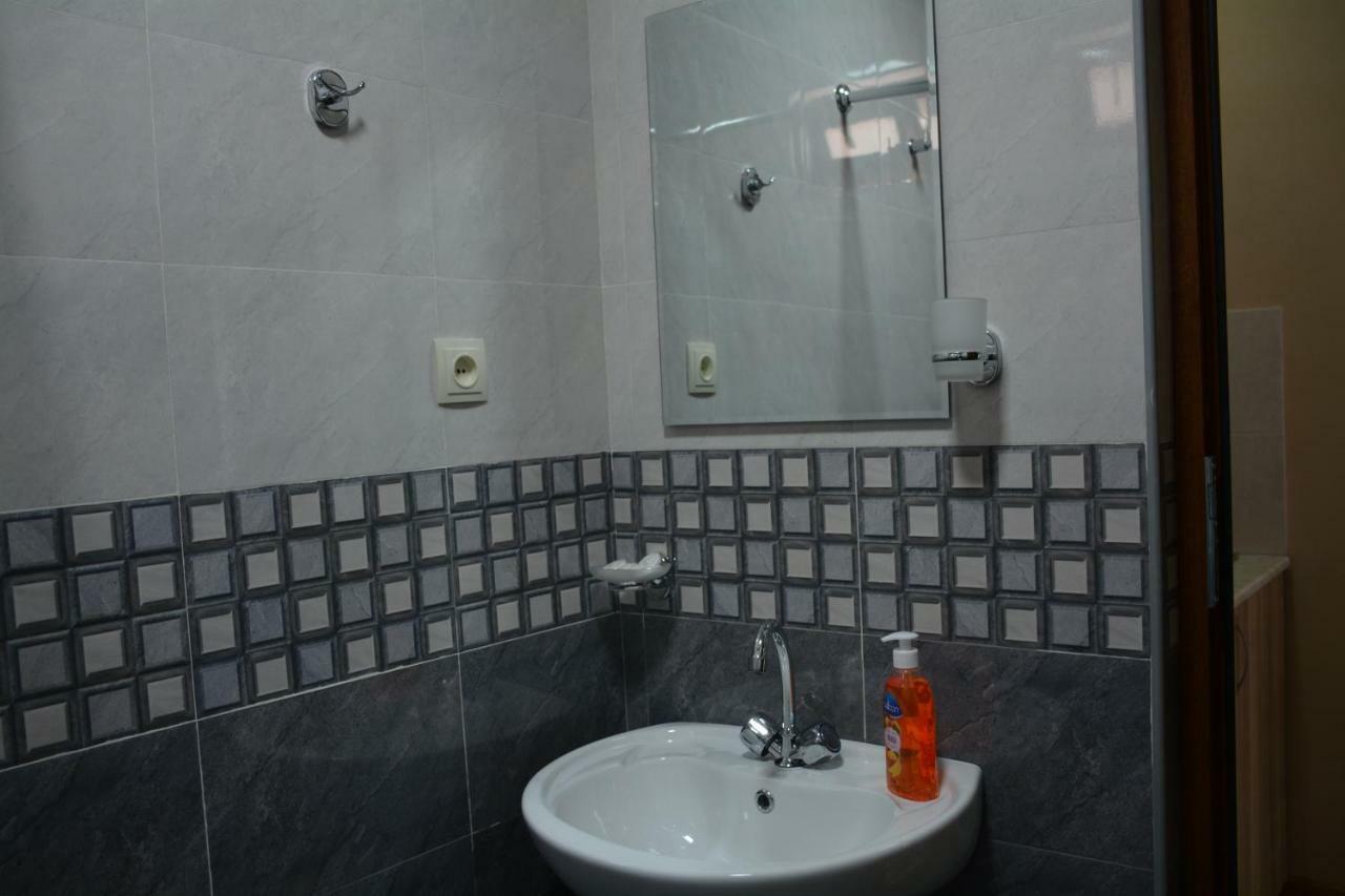 Hotel Central Kutaisi Luaran gambar